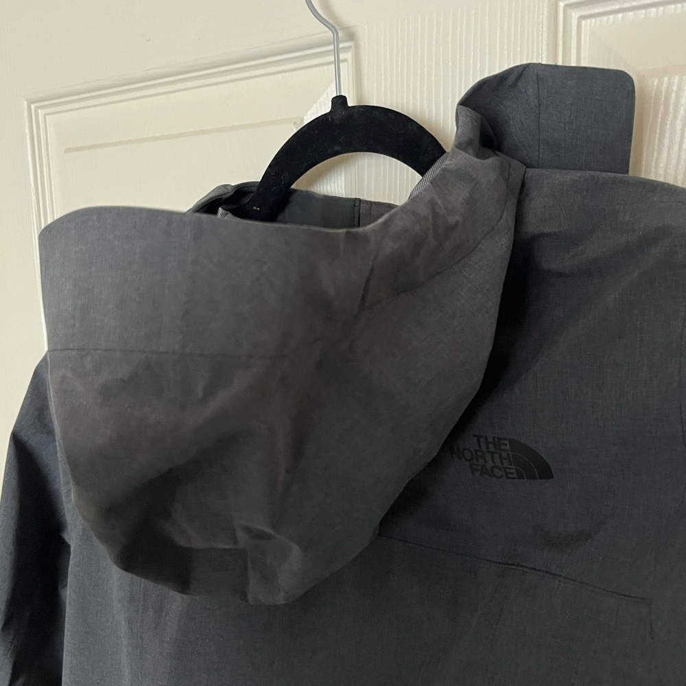 The North Face Dryzzle Futurelight Rainjacket - image 4